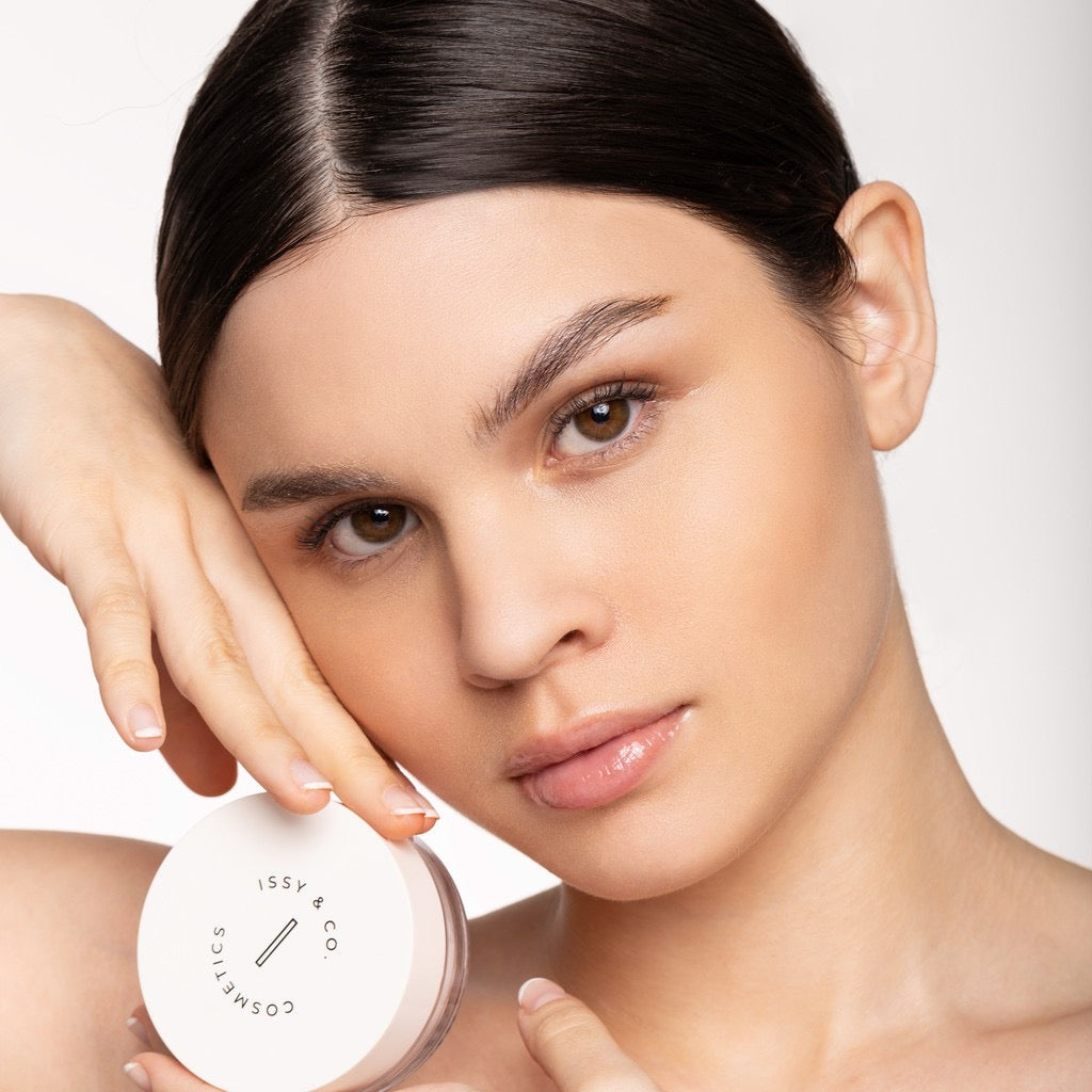 Issy & Co. Weightless Loose Powder - La Belleza AU Skin & Wellness